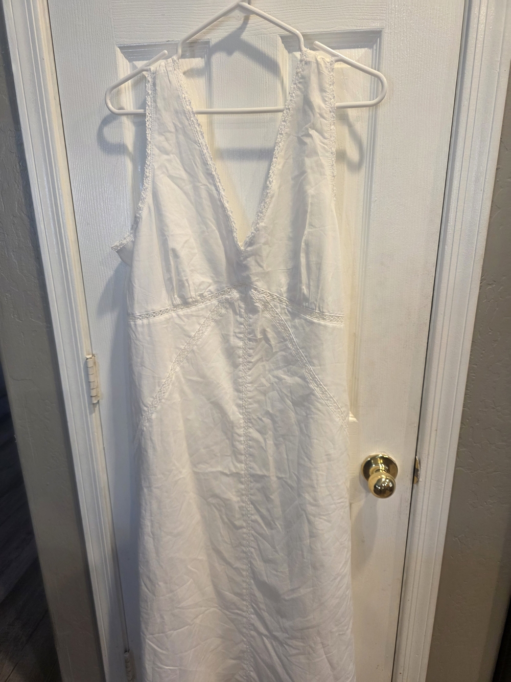 Universal Thread White V-Neck Sleeveless Midi Dress